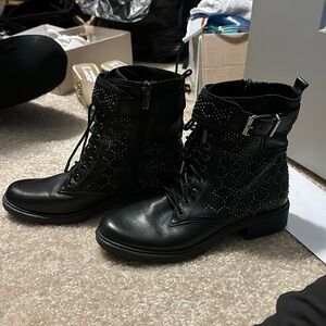 VINCE CAMUTO TANOWIE Black Leather Studded Zip Ankle Boots Booties Size 8 US NEW